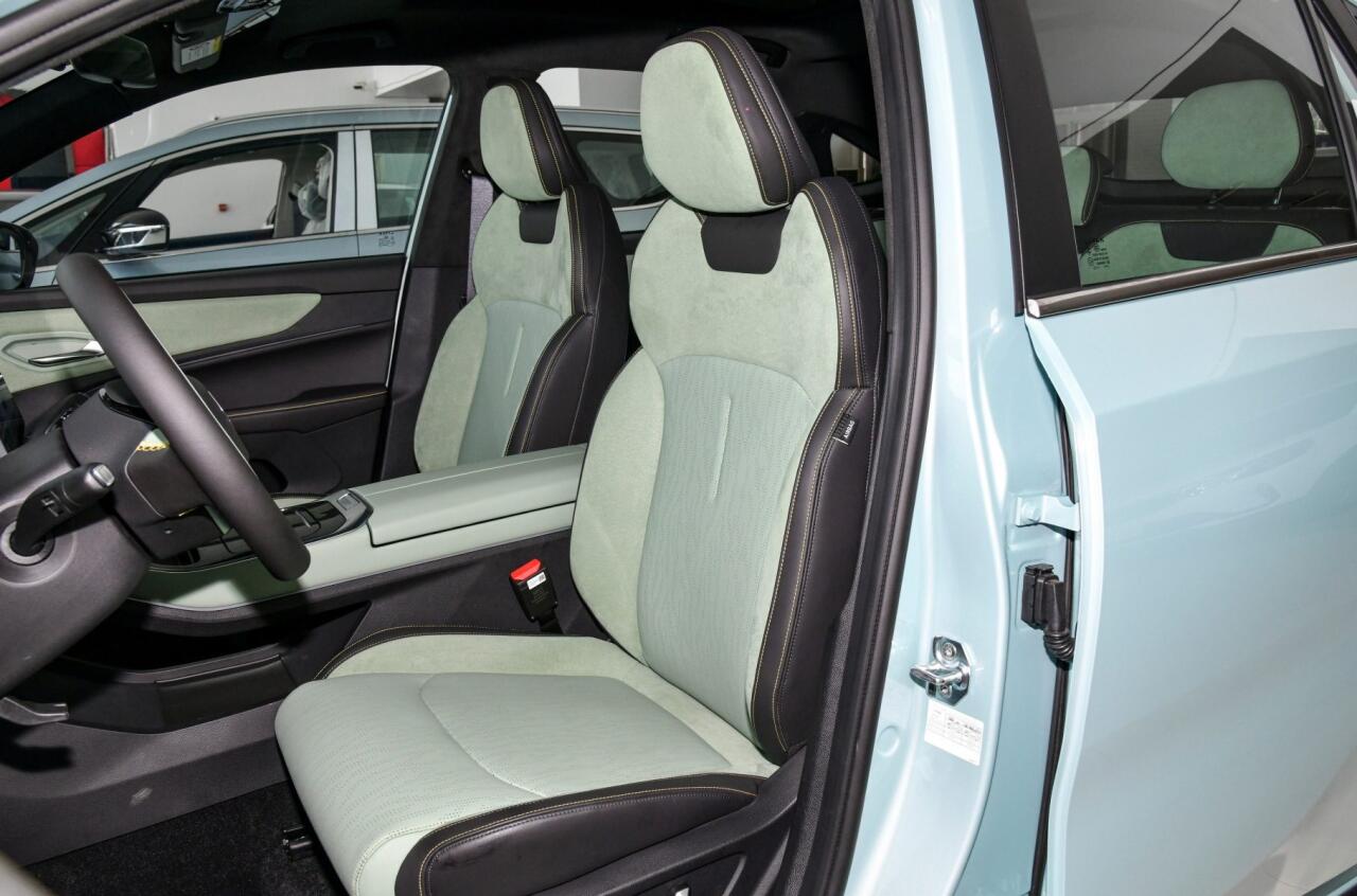 Geely начала продажи нового кросс-купе дешевле Tugella