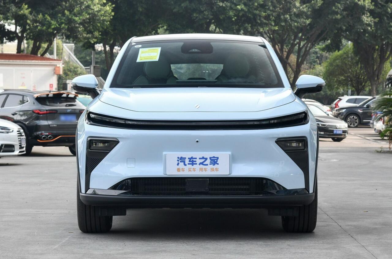 Geely начала продажи нового кросс-купе дешевле Tugella