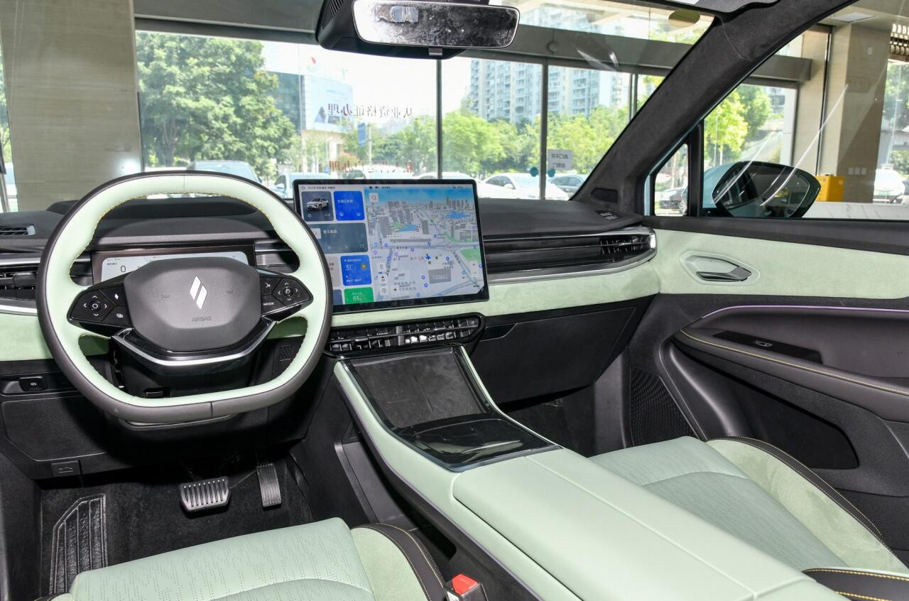 Geely начала продажи нового кросс-купе дешевле Tugella