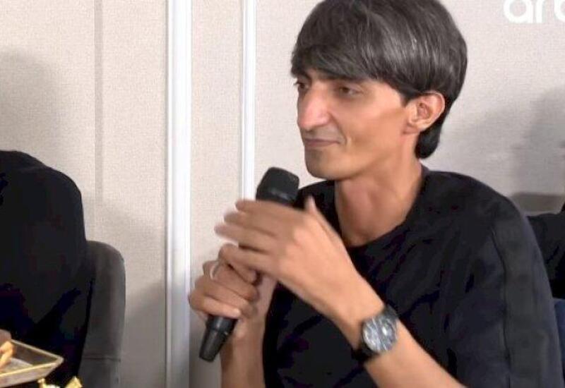 Baləli qəza keçirib, maşını aşıb