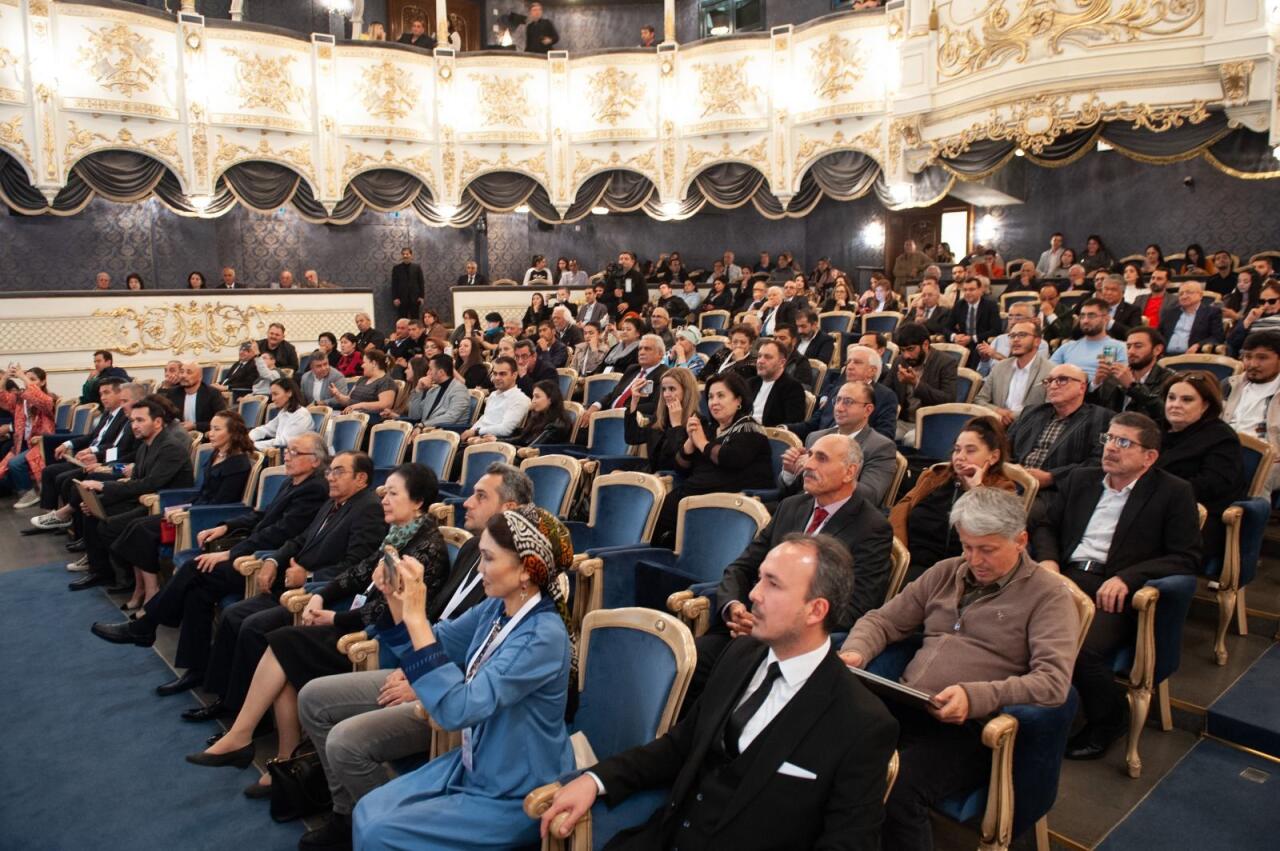 В Баку названы победители I Международного театрального фестиваля ТЮРКСОЙ