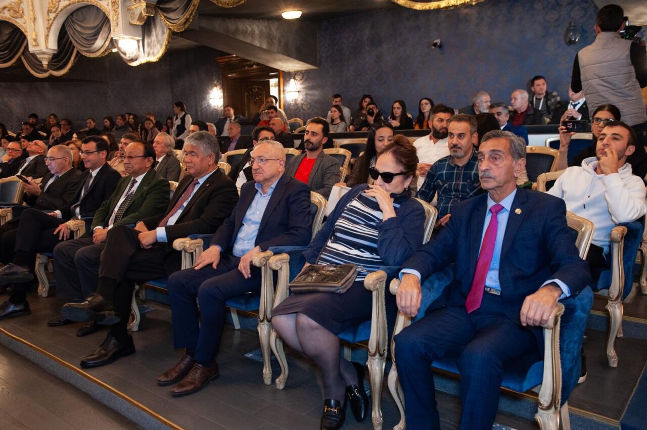 В Баку названы победители I Международного театрального фестиваля ТЮРКСОЙ