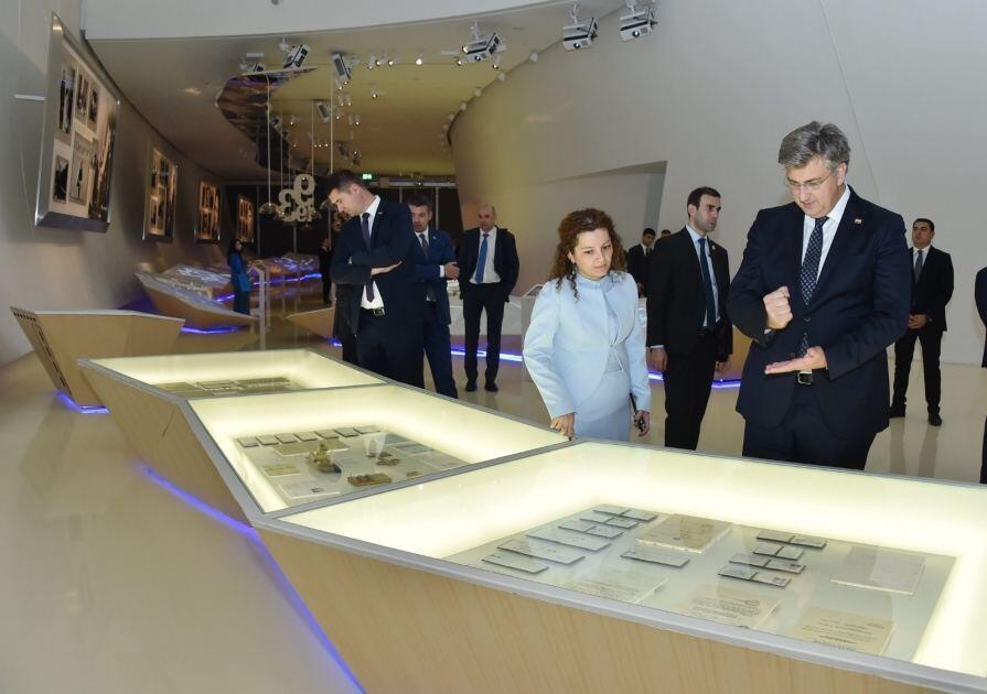 Премьер-министр Хорватии ознакомился с Центром Гейдара Алиева