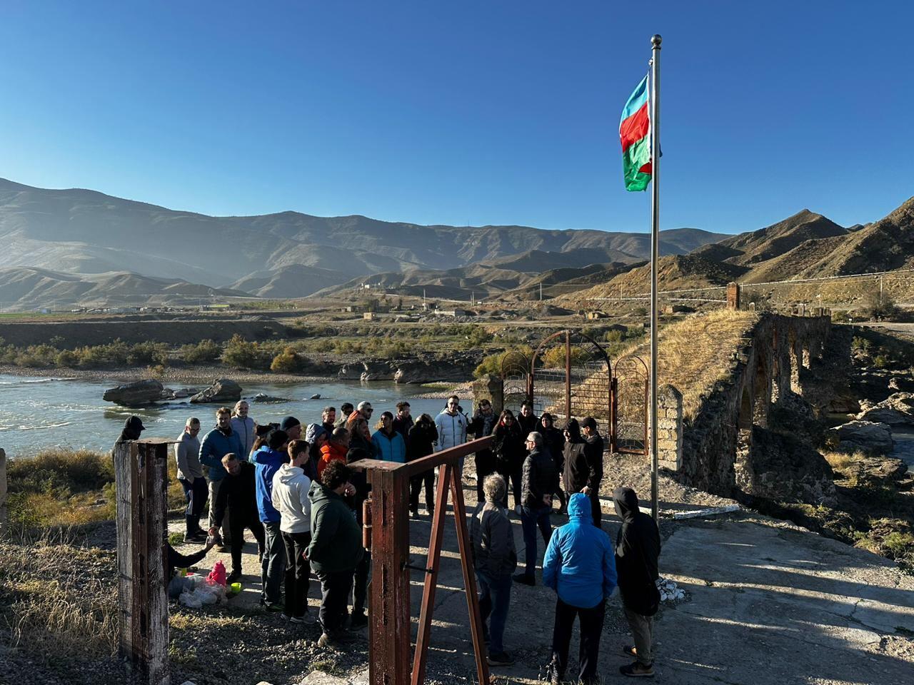 Международные путешественники в Худаферине