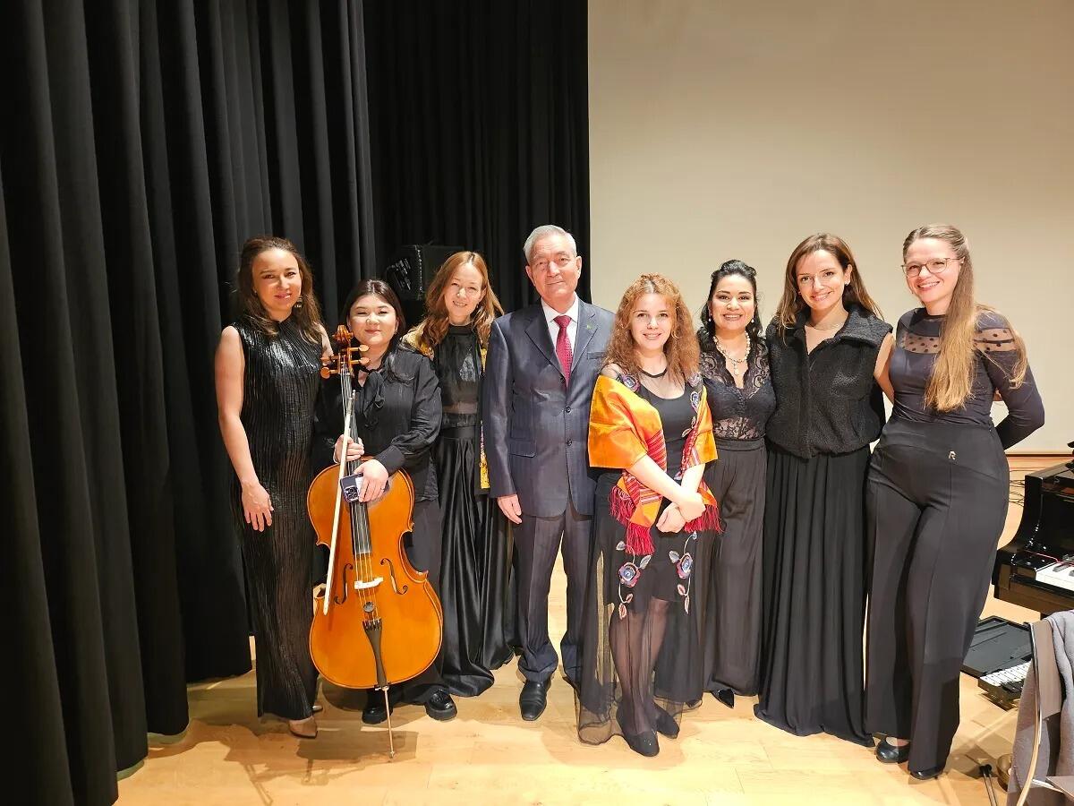 Sürixdə Azərbaycanın və Türkiyənin tarixi bayramları “Yeddi brilyant” konserti ilə qeyd edilib