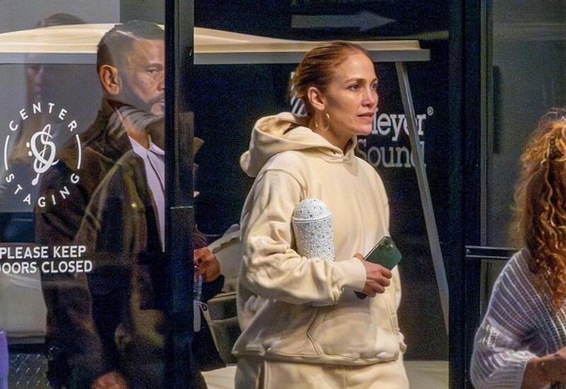 Дженнифер Лопес без макияжа попала в объектив папарацци