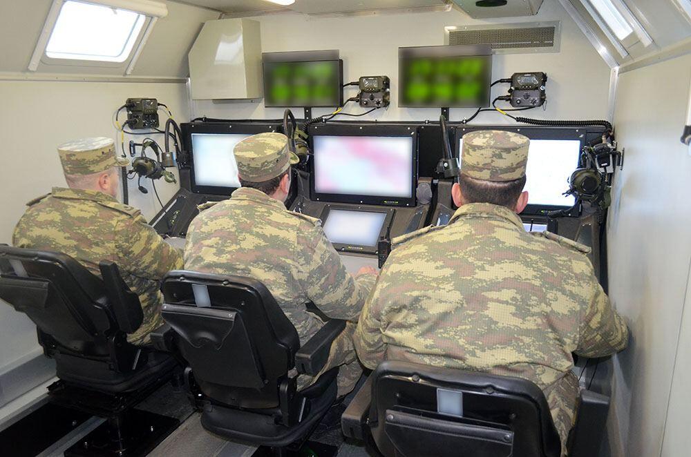 Müdafiə naziri təlim poliqonuna getdi, döyüş atışlarını izlədi