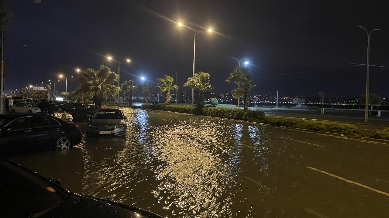 İzmirdə dəhşətli gecə