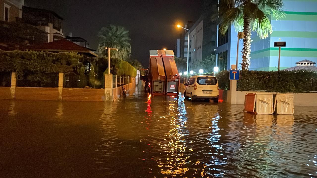 İzmirdə dəhşətli gecə