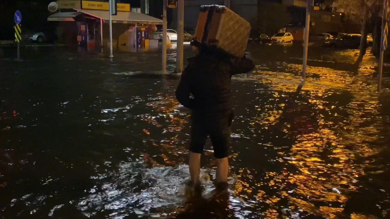 İzmirdə dəhşətli gecə