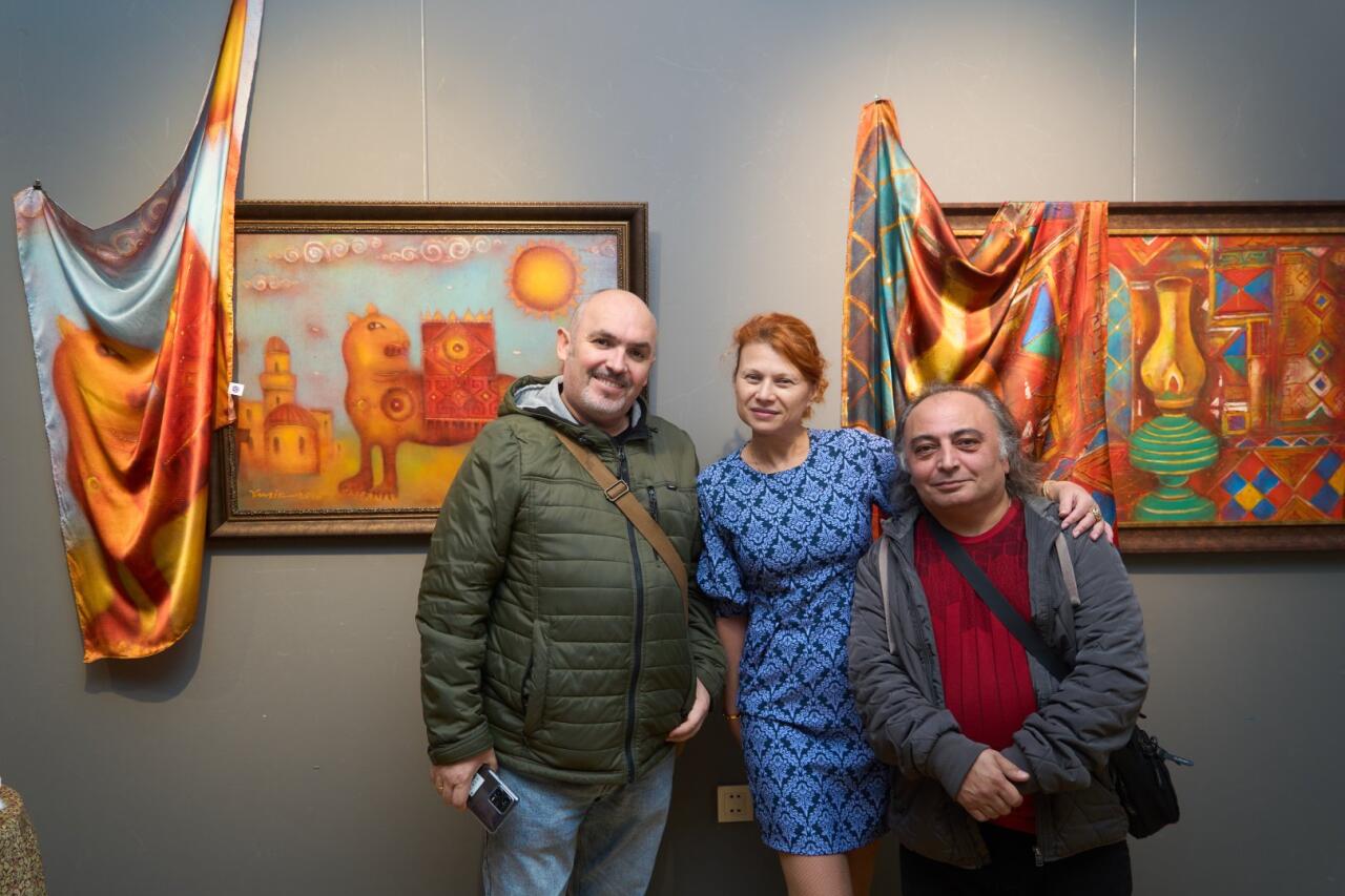 Какая красота! Произведения азербайджанских художников перенесены на шелк