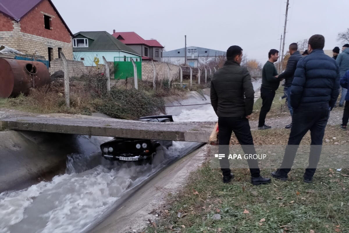 В Губе автомобиль упал в канал