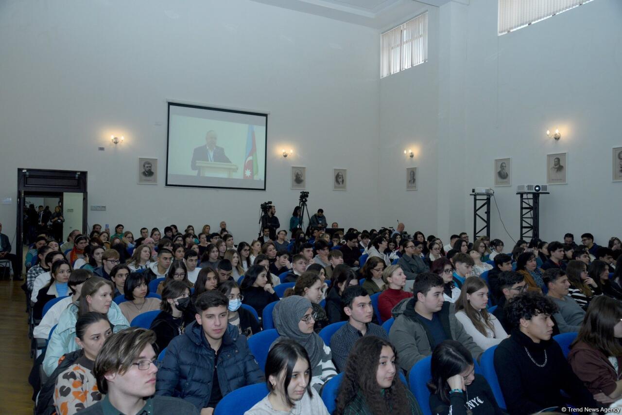 В Бакинском филиале МГУ имени М.В. Ломоносова прошел День открытых дверей на 2024/2025 учебный год