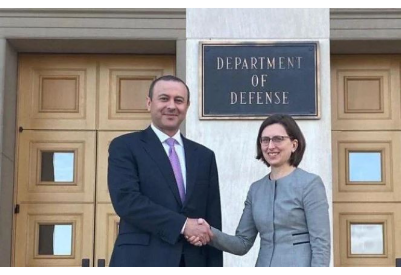Григорян попрошайничает в США,