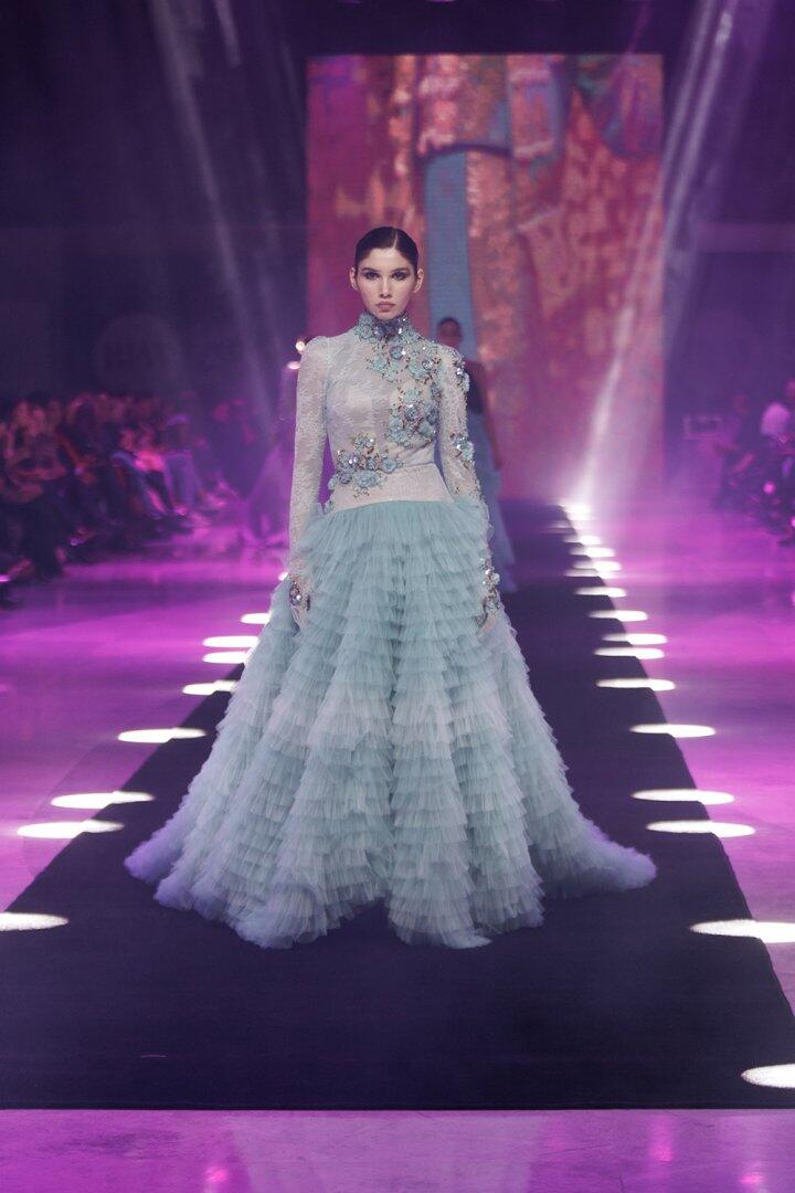 Baku Fashion Week 2023 – от огненного танца и роскошных тканей до национальных мотивов
