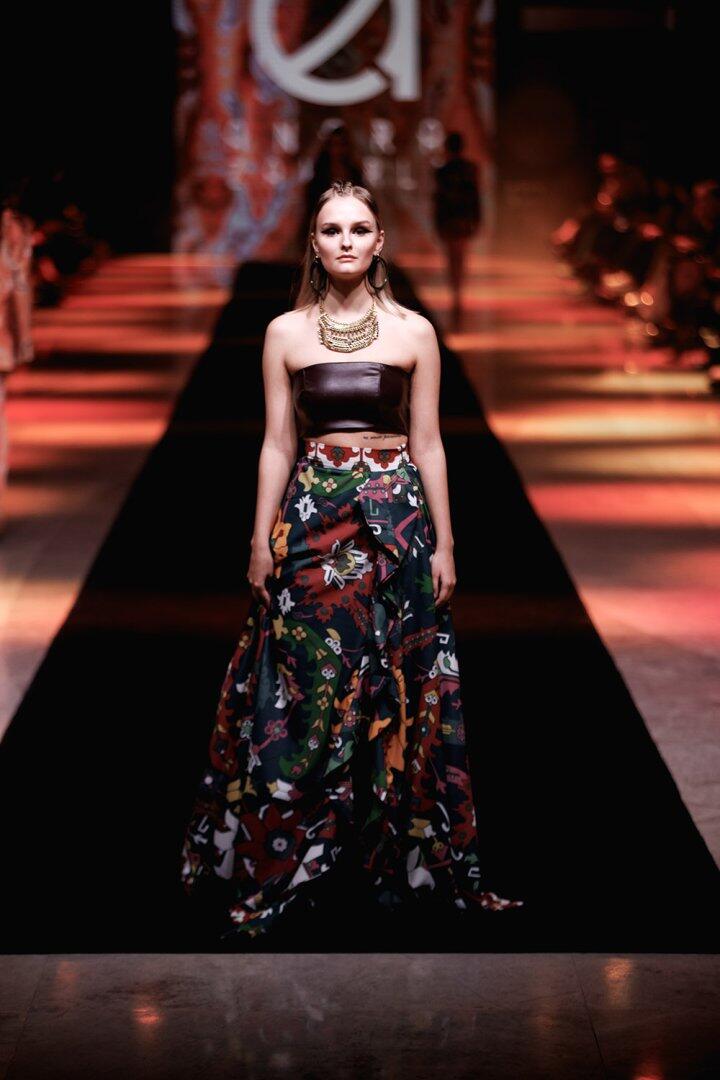 Baku Fashion Week 2023 – от огненного танца и роскошных тканей до национальных мотивов