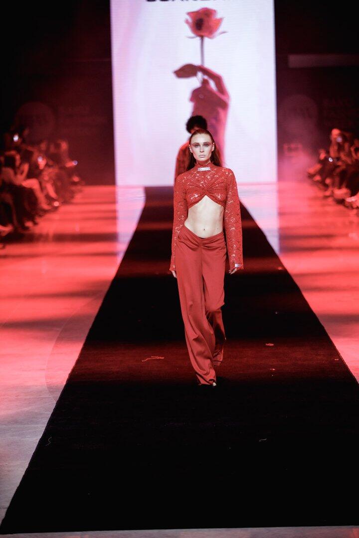 Baku Fashion Week 2023 – от огненного танца и роскошных тканей до национальных мотивов