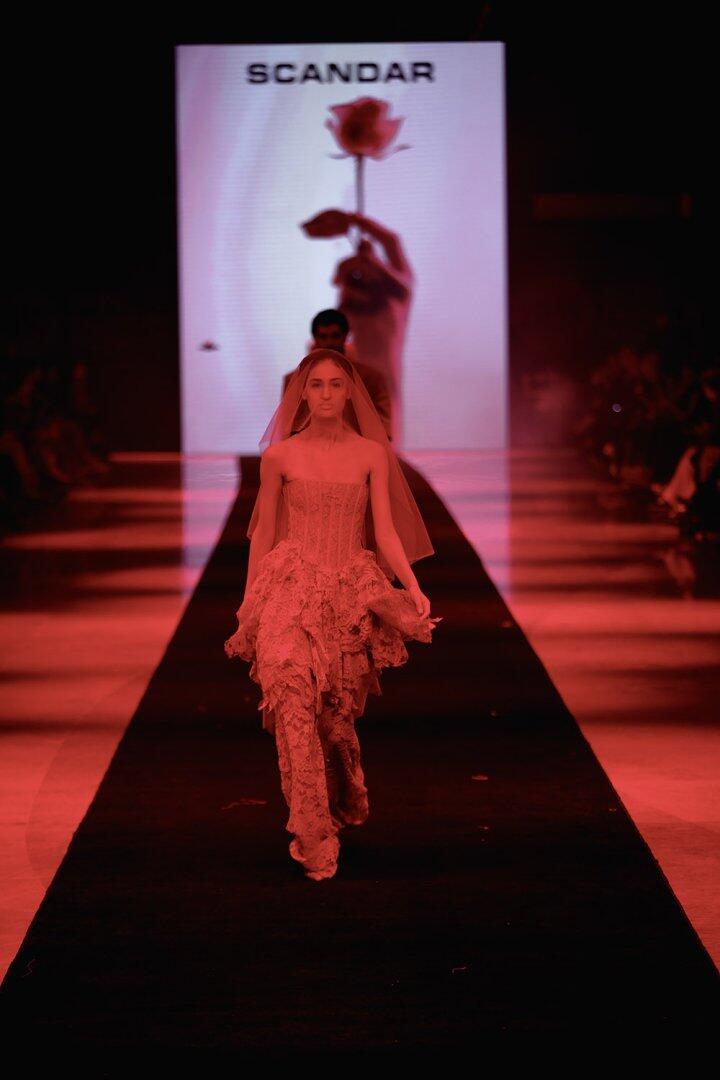 Baku Fashion Week 2023 – от огненного танца и роскошных тканей до национальных мотивов