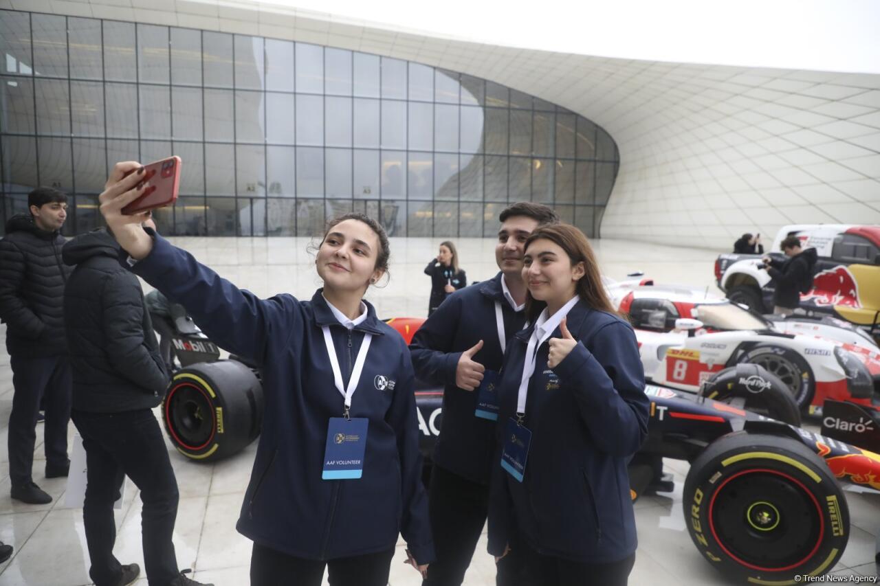 В Баку в рамках Недели FIA прошла выставка спортивных автомобилей