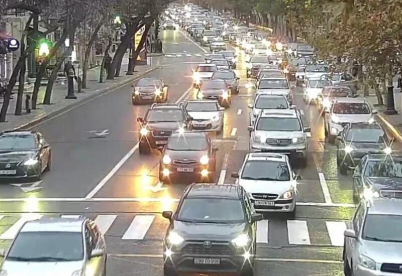 Bakının bir sıra küçə və prospektlərində tıxac yaranıb