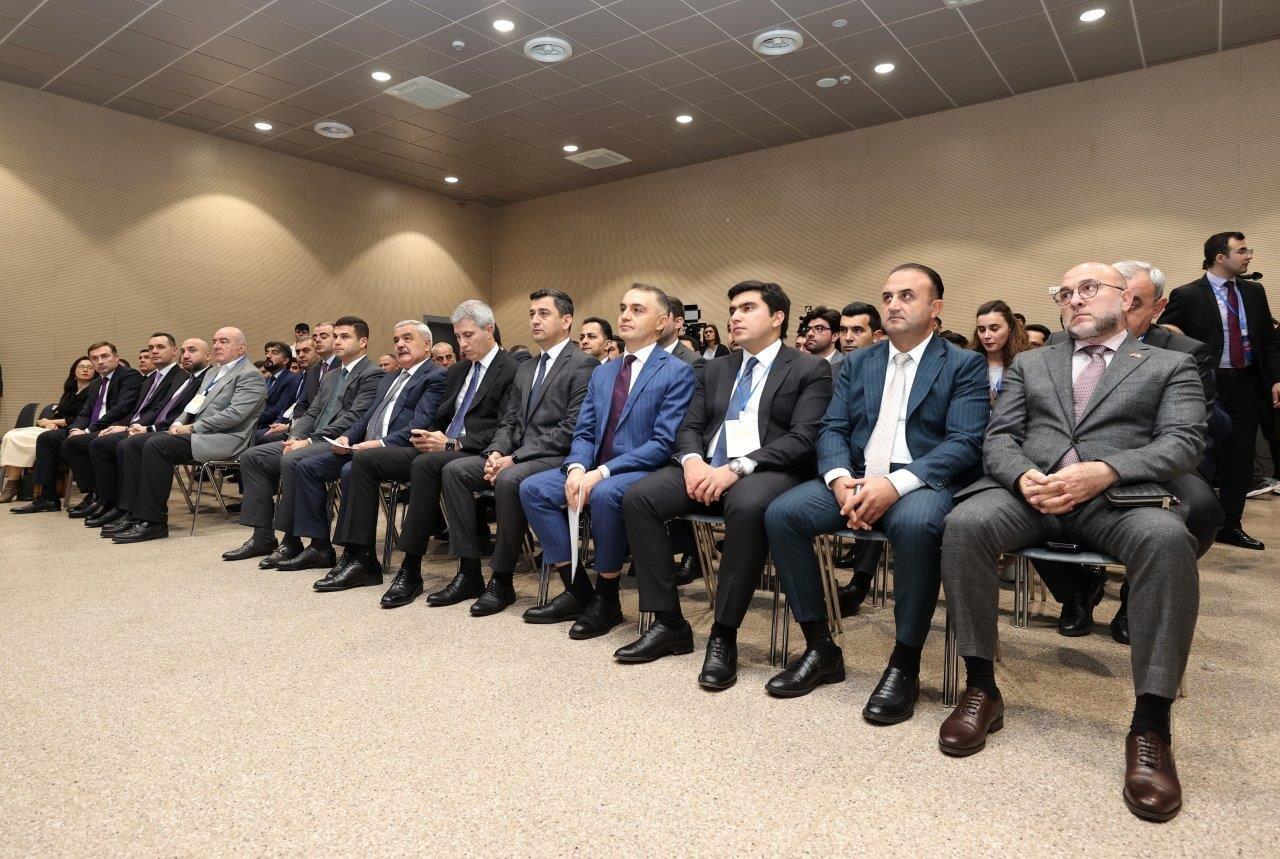 “1-ci Yerli İstehsalat və İstehsal Texnologiyaları Sərgisi”ndə təmsil olunan şirkət nümayəndələri ilə görüş keçirilib