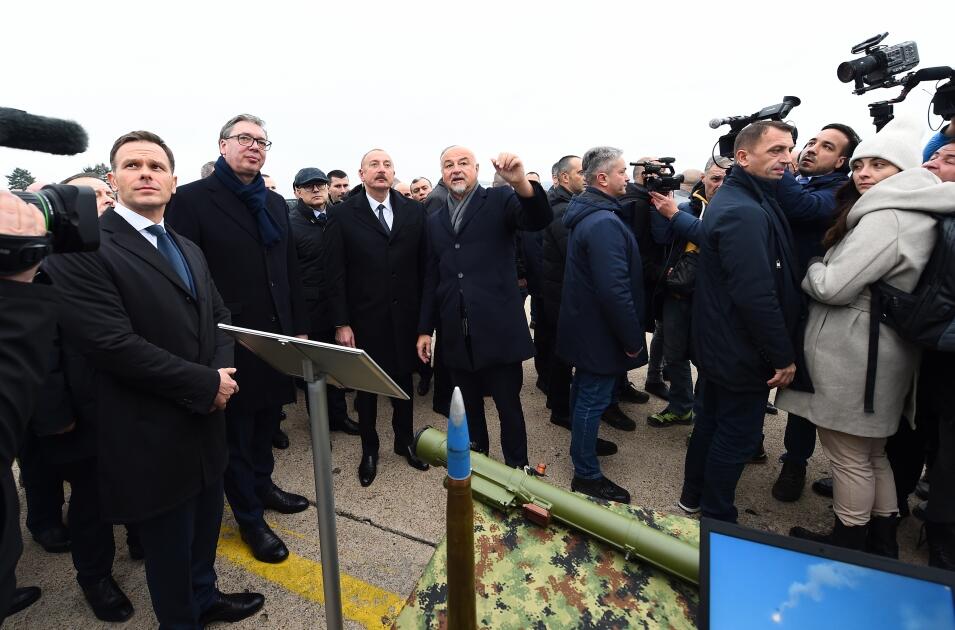 Президент Ильхам Алиев и Президент Александар Вучич осмотрели военную технику и оборудование