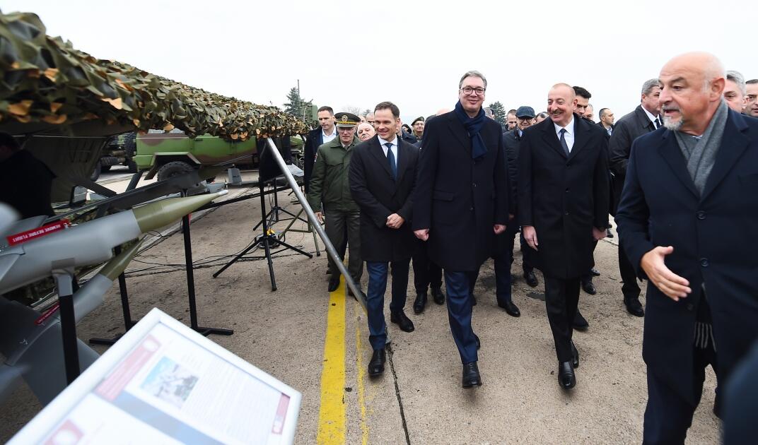 Президент Ильхам Алиев и Президент Александар Вучич осмотрели военную технику и оборудование