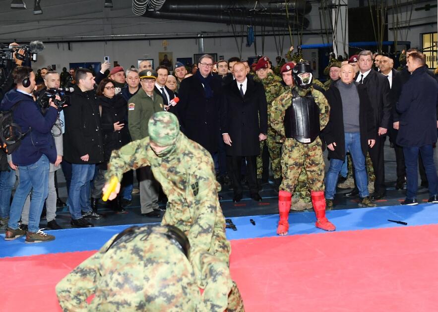 Президент Ильхам Алиев и Президент Александар Вучич осмотрели военную технику и оборудование