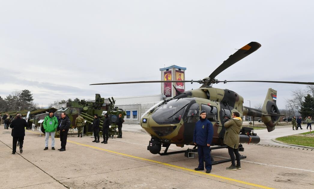 Президент Ильхам Алиев и Президент Александар Вучич осмотрели военную технику и оборудование