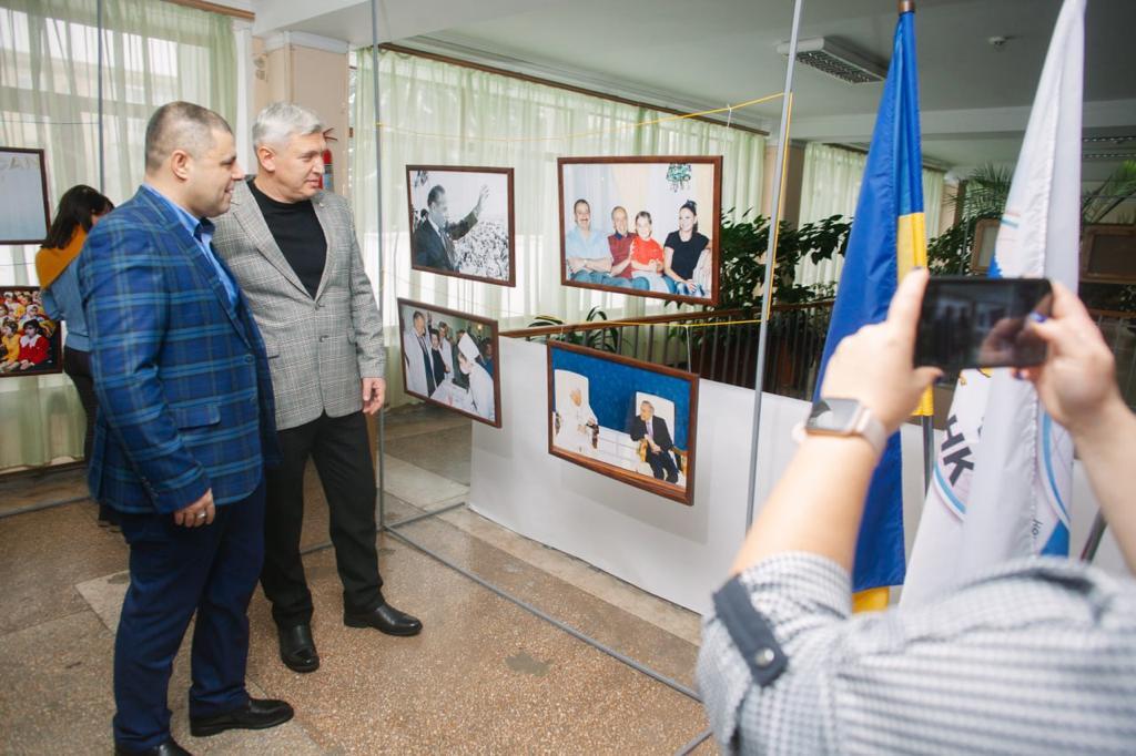 В Житомире представлена фотовыставка по случаю 100-летнего юбилея Гейдара Алиева