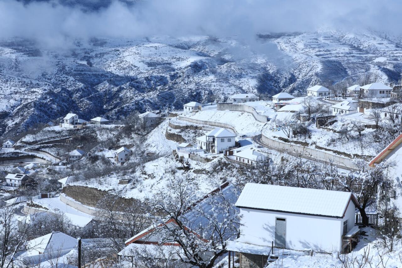 В Лачине выпал снег