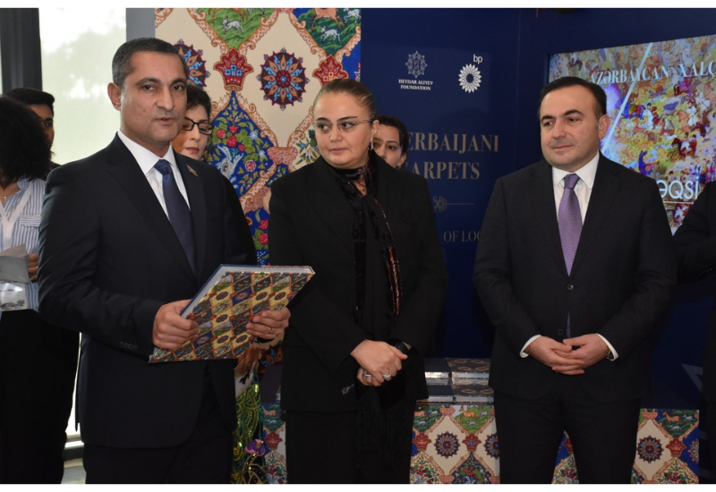 В рамках форума "Культурное наследие" представлена книга "Азербайджанский ковер – танец узоров" на английском языке