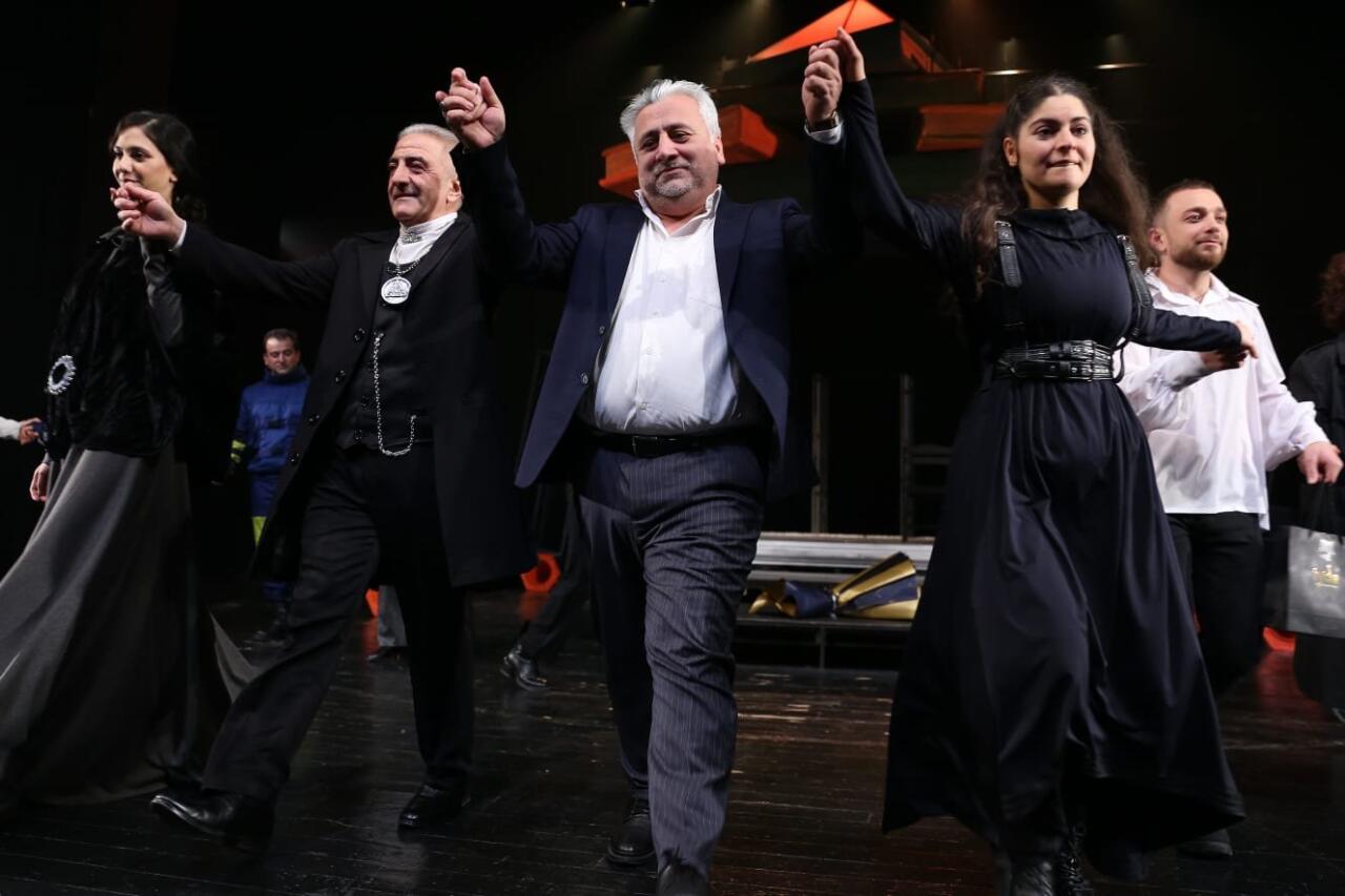 В Баку с успехом прошла премьера спектакля "Антигона"