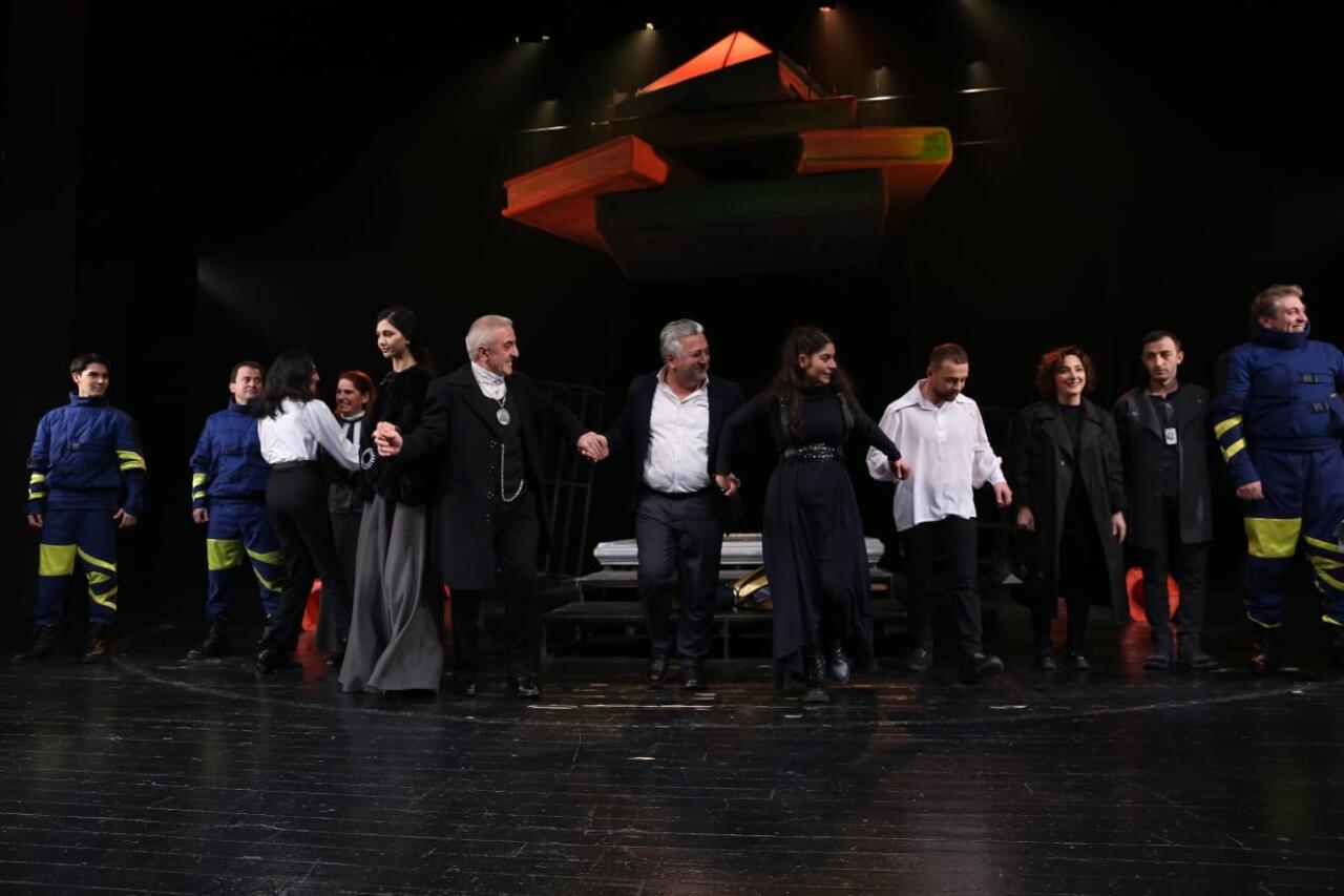 В Баку с успехом прошла премьера спектакля "Антигона"