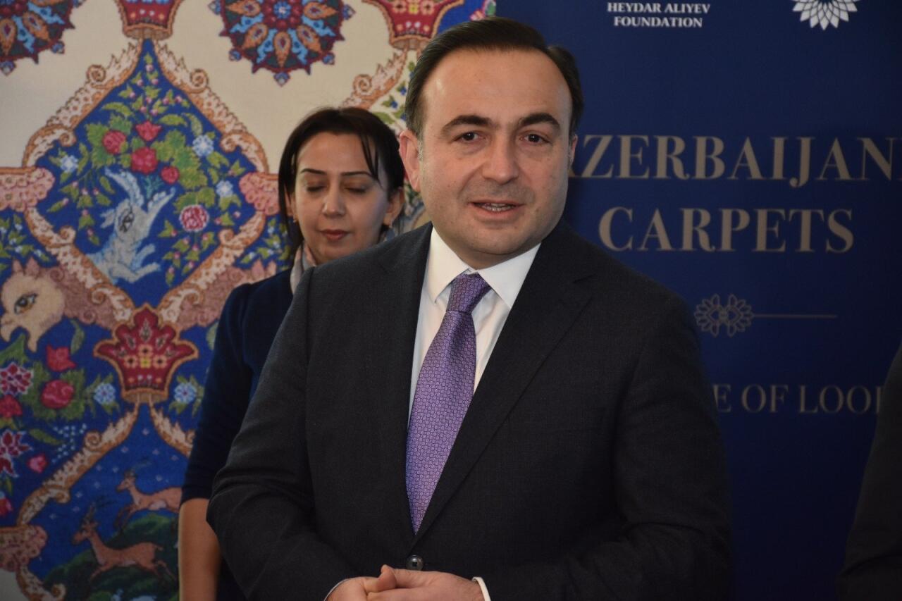 В рамках форума "Культурное наследие" представлена книга "Азербайджанский ковер – танец узоров" на английском языке