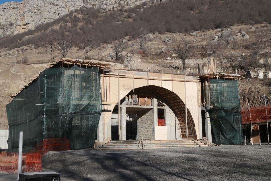 Prezident İlham Əliyev Şuşa rayonunun Daşaltı kənd məscidində tikinti işləri ilə tanış olub