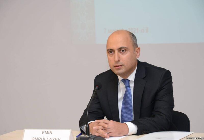 Emin Əmrullayev məzunları təbrik etdi