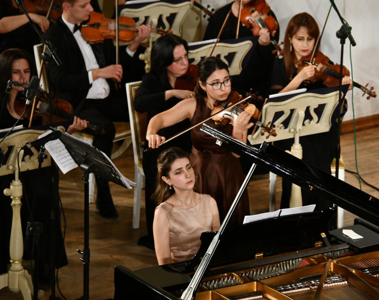 "Новые имена" покоряют азербайджанский музыкальный Олимп