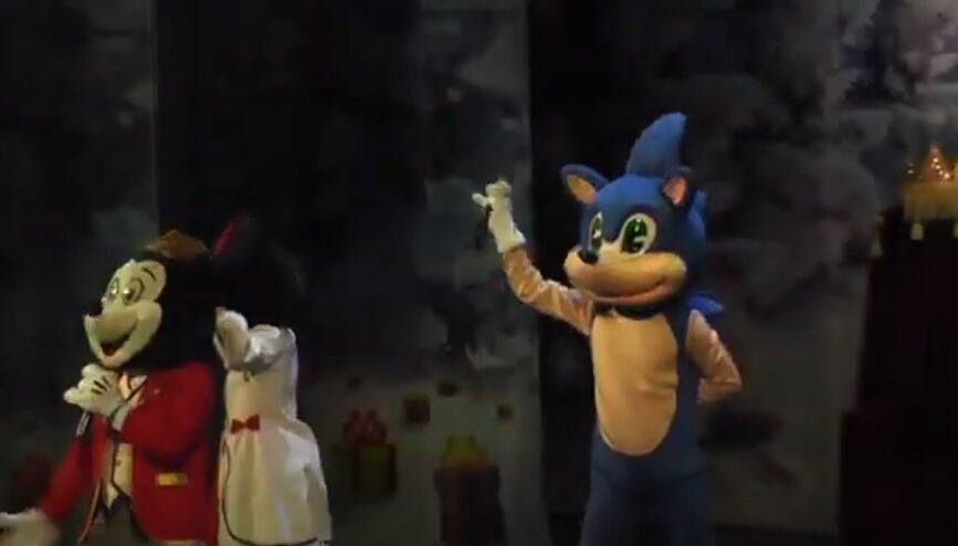 Бакинская русдрама начинает Новый 2024 год сказочными персонажами и супергероями