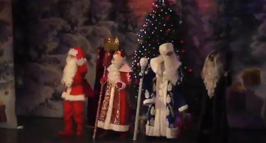 Бакинская русдрама начинает Новый 2024 год сказочными персонажами и супергероями