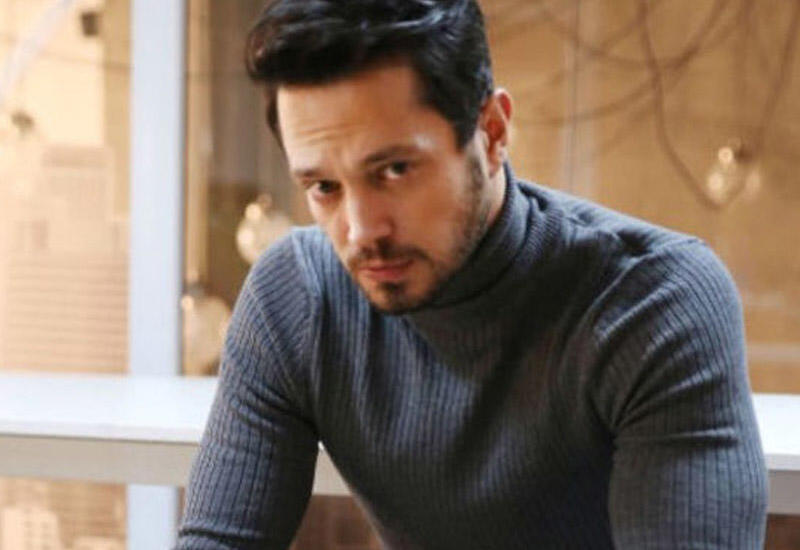 Murat Boz əli ilə ona toxunmaq istədi