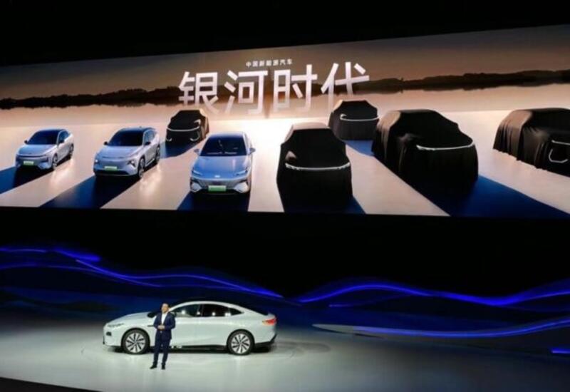 Geely Galaxy E8 оказался быстрее Porsche Taycan GTS