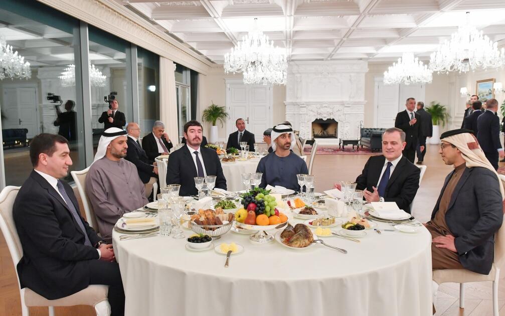 Prezident İlham Əliyevin adından Birləşmiş Ərəb Əmirliklərinin Prezidenti Şeyx Məhəmməd bin Zayed Əl Nəhyanın şərəfinə rəsmi ziyafət verilib