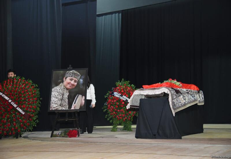 Прошла церемония прощания с Айгюн Бейляр