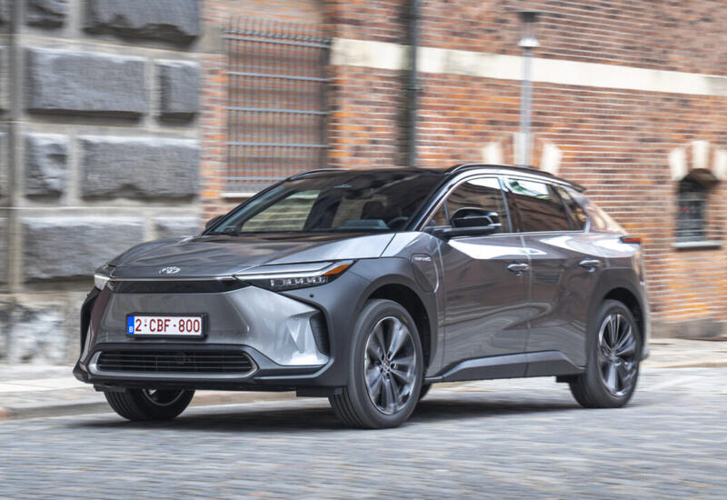 Toyota представила улучшенный кроссовер bZ4X