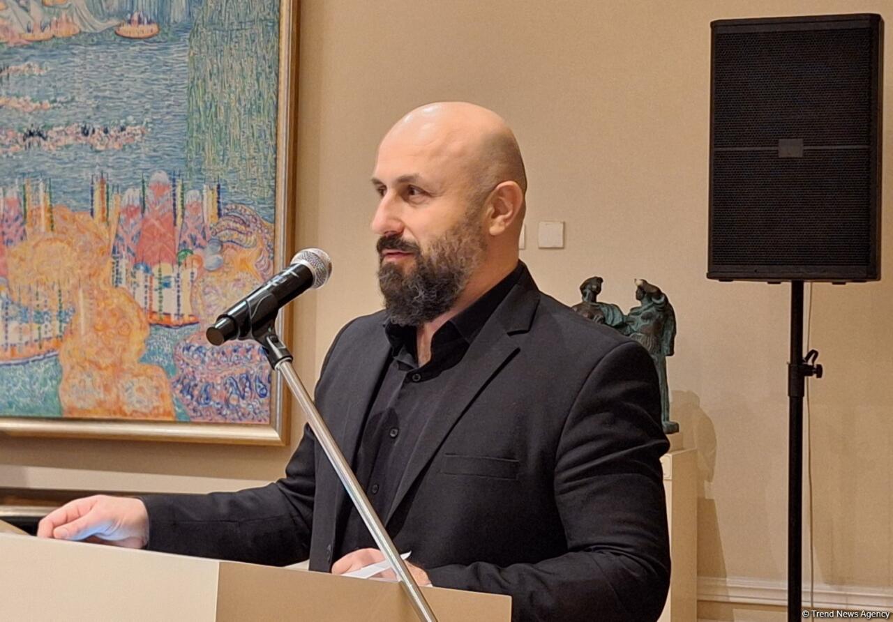 Удивительный исполнитель на таре Бахрам Рагимли! Музыка и краски Азербайджана