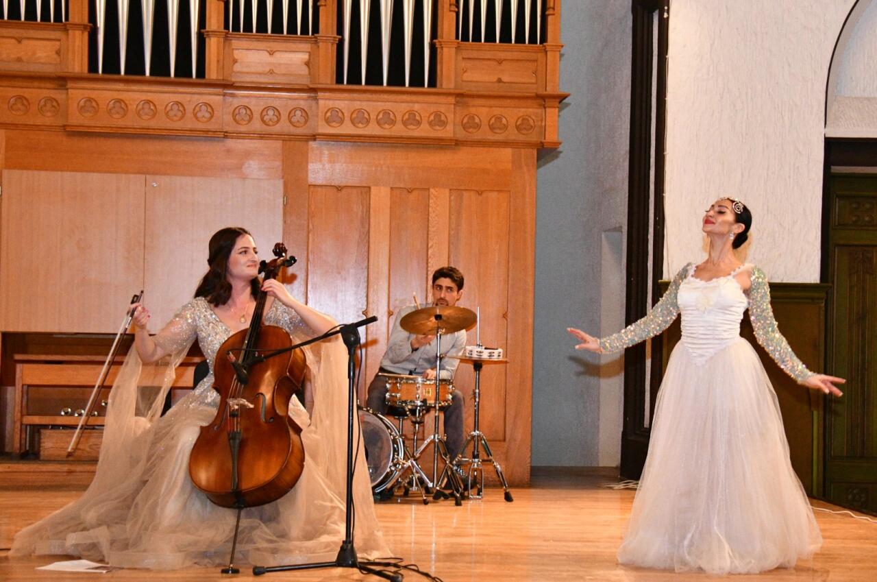 В Баку наступил музыкальный старый Новый год