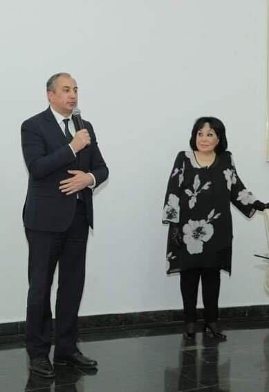 Флора Керимова встретилась с поклонниками