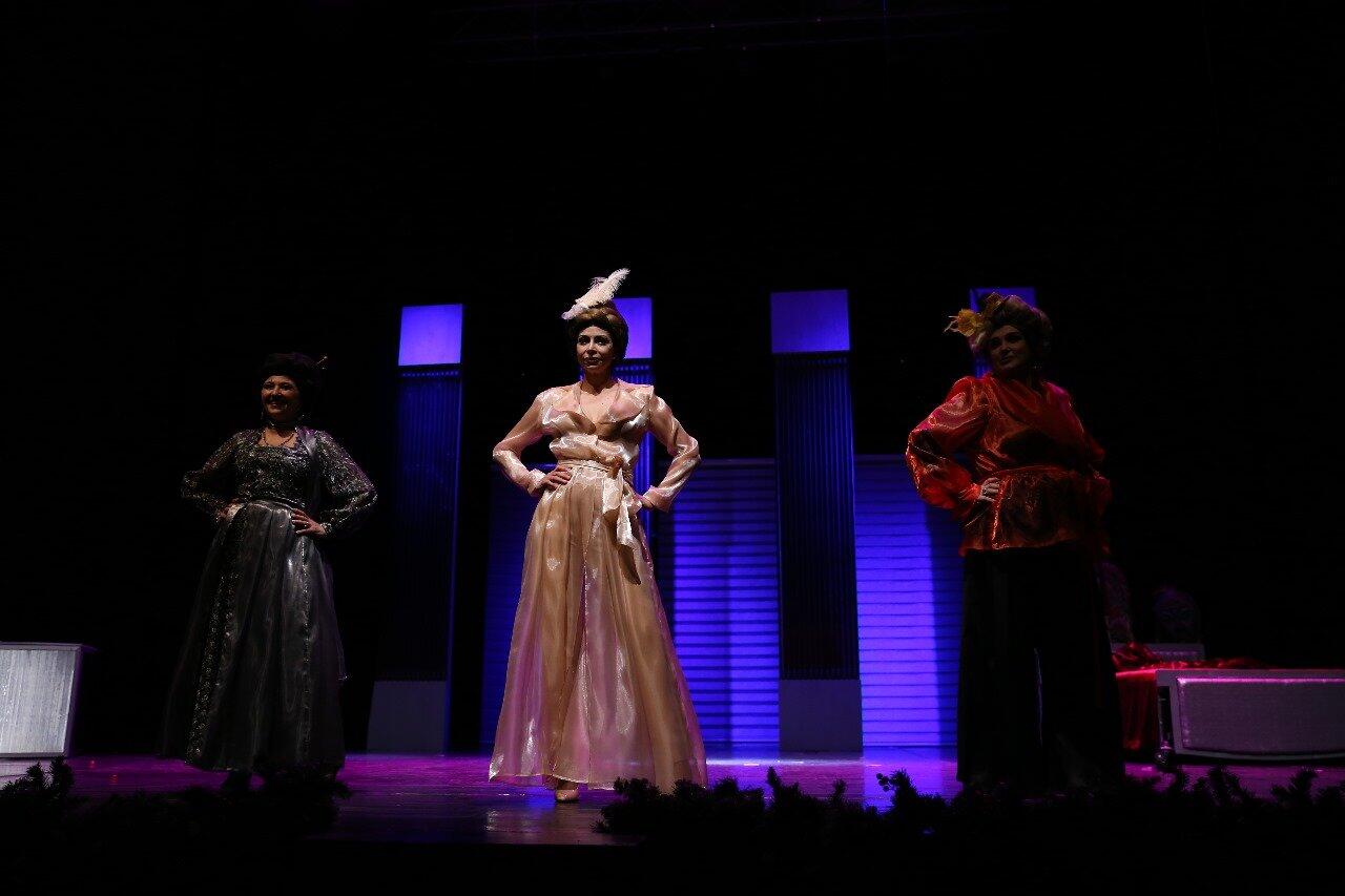 В Русской драме состоялась премьера спектакля "Три красавицы"