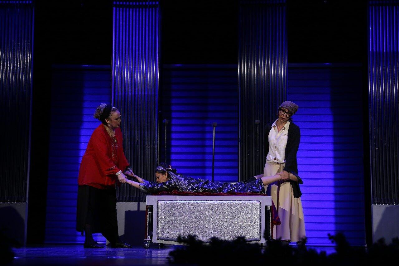 В Русской драме состоялась премьера спектакля "Три красавицы"